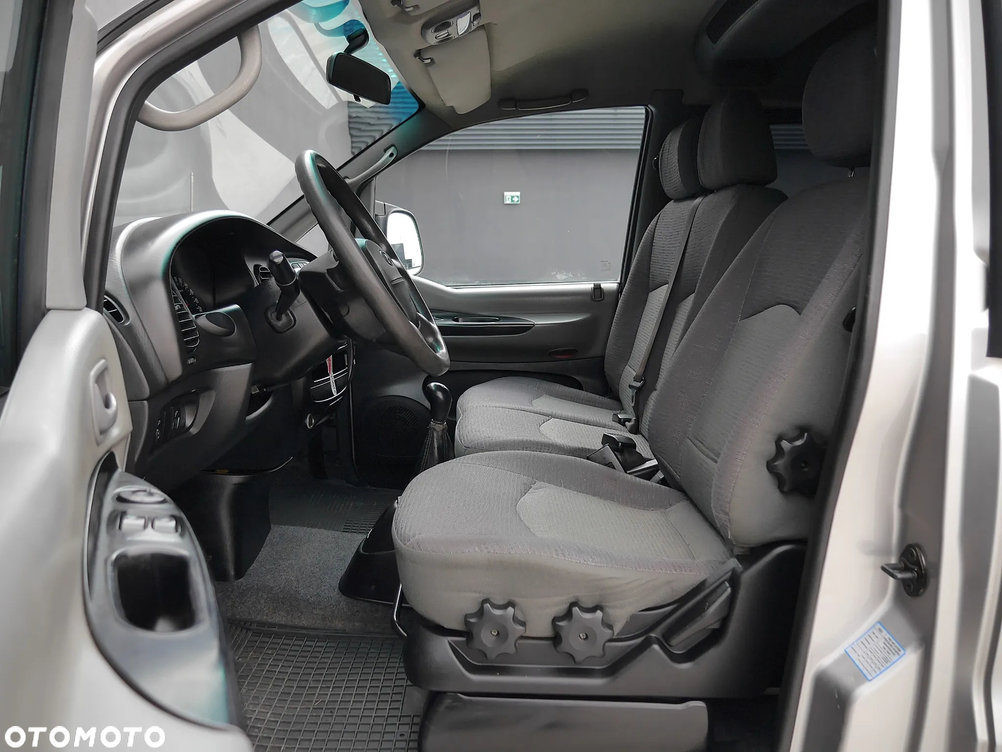 Hyundai H-1 2.5 CRDi Travel Family+ - 10
