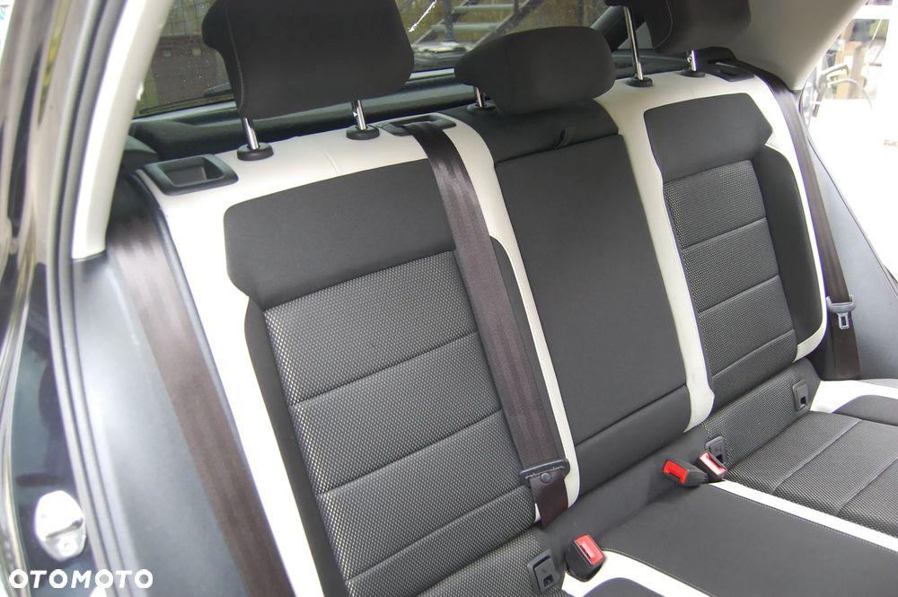 Volkswagen T-Roc - 29