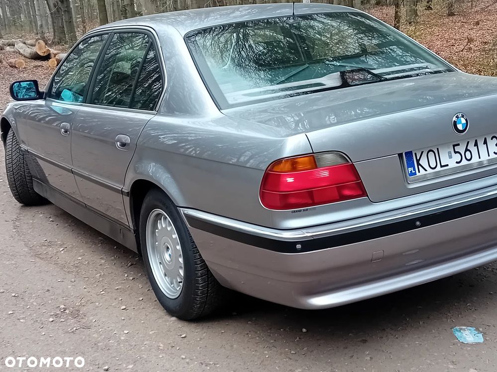 BMW Seria 7 740i V8 - 5