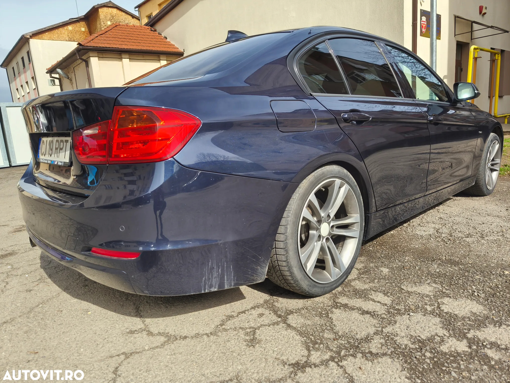 BMW Seria 3 328i Sport Line - 11