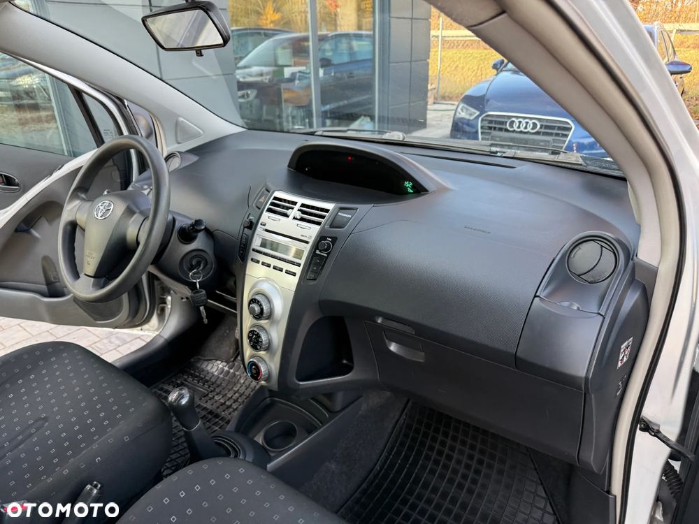 Toyota Yaris 1.3 Luna - 26