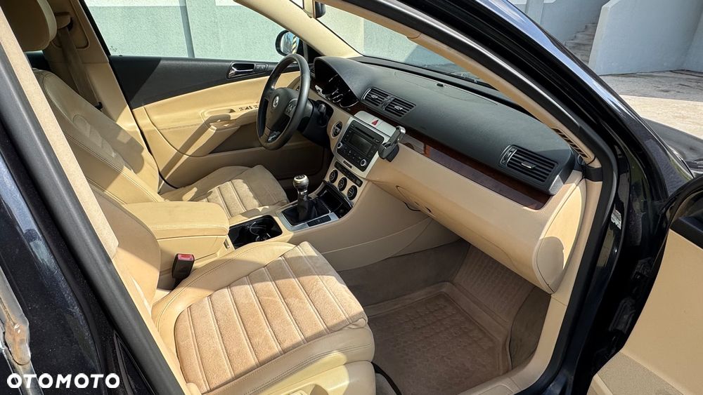 Volkswagen Passat 2.0 TDI Highline - 12