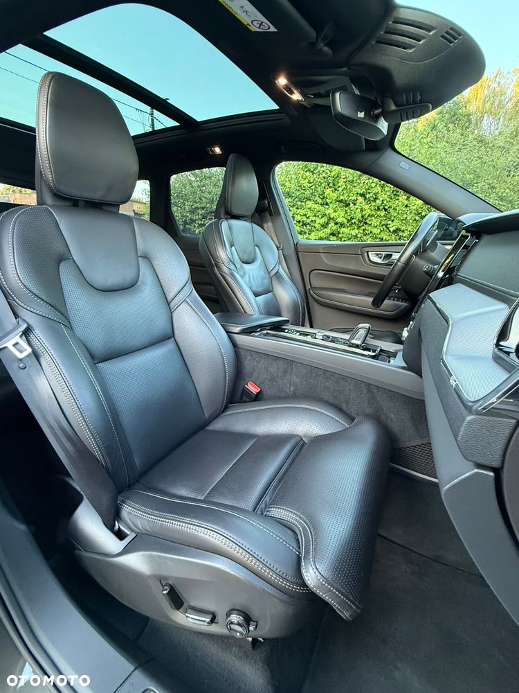 Volvo XC 60 D5 AWD R-Design - 17