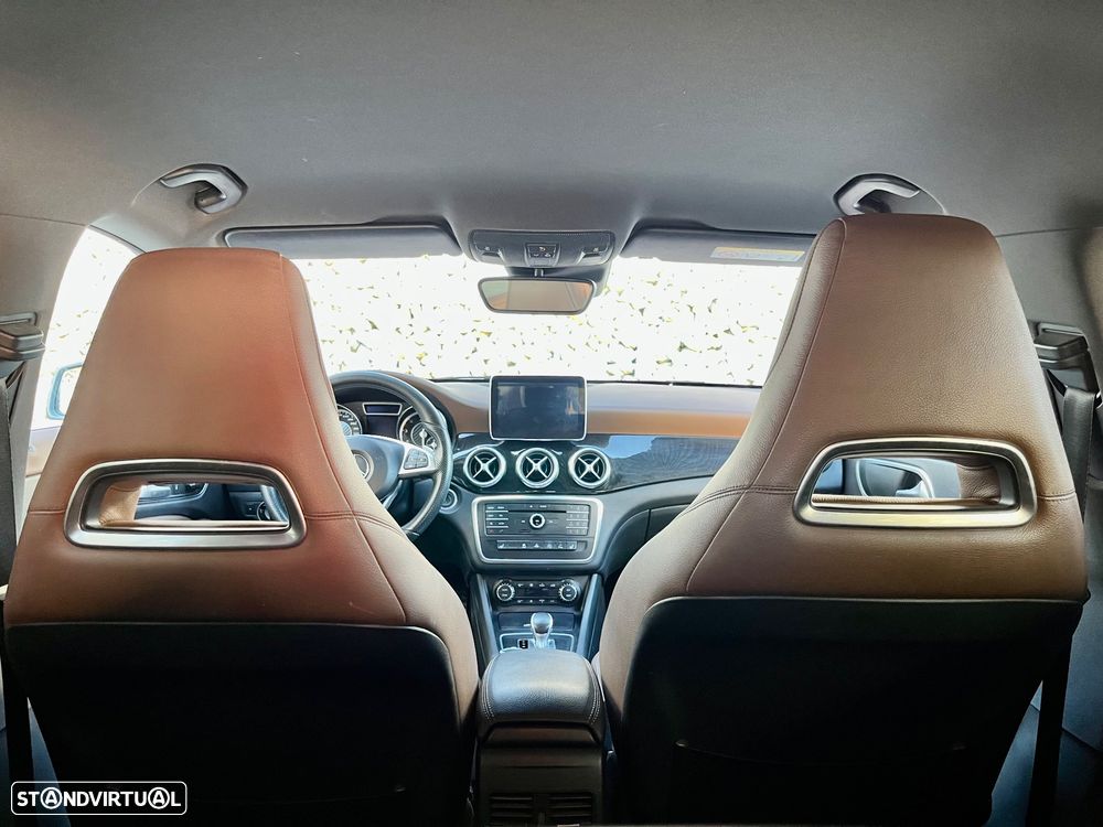 Mercedes-Benz CLA 45 AMG 4Matic 7G-DCT Orange Art Edition - 42