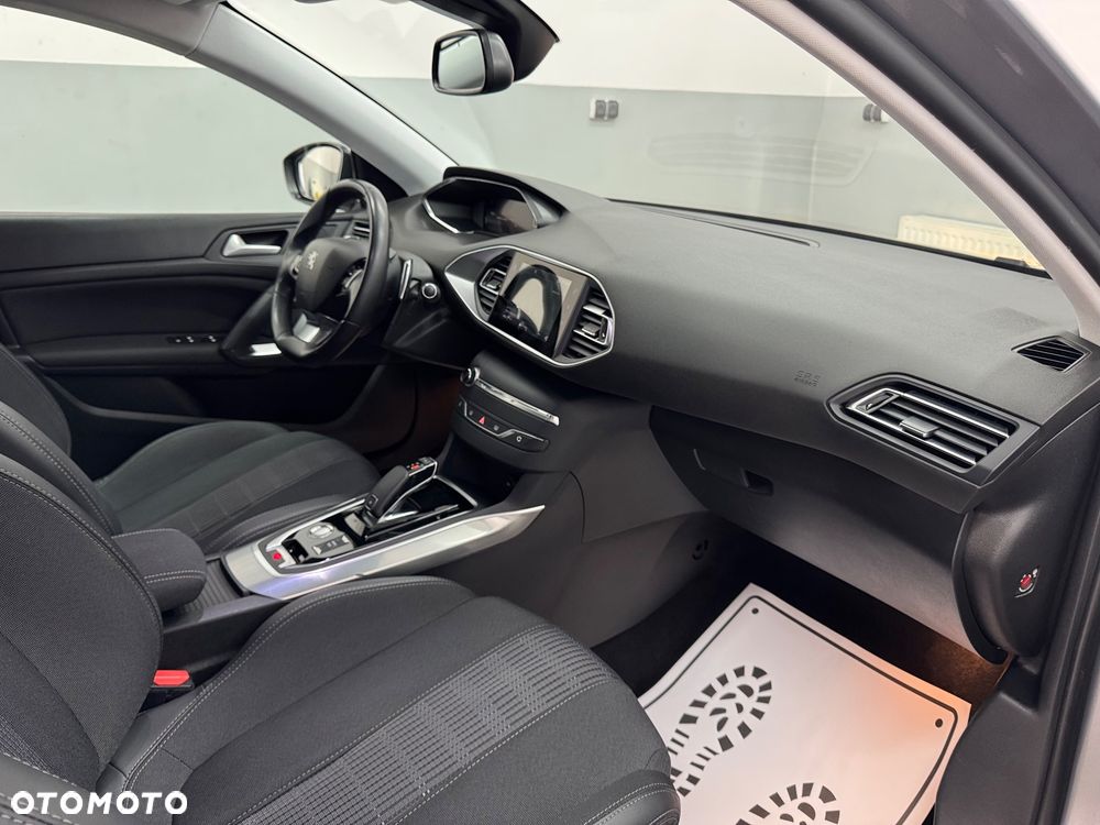 Peugeot 308 BlueHDi 130 EAT8 Stop & Start Allure Pack - 30