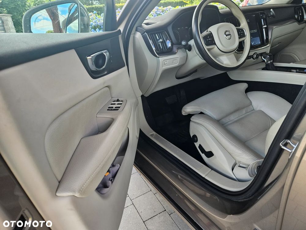 Volvo V60 D3 Momentum Pro - 4