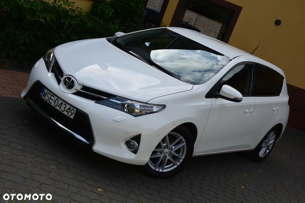 Toyota Auris 1.6 Premium Comfort - 1