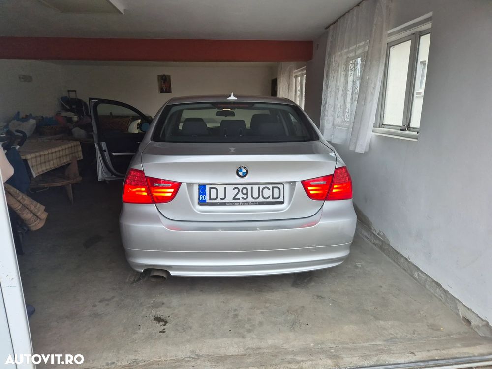 BMW Seria 3 318d - 11