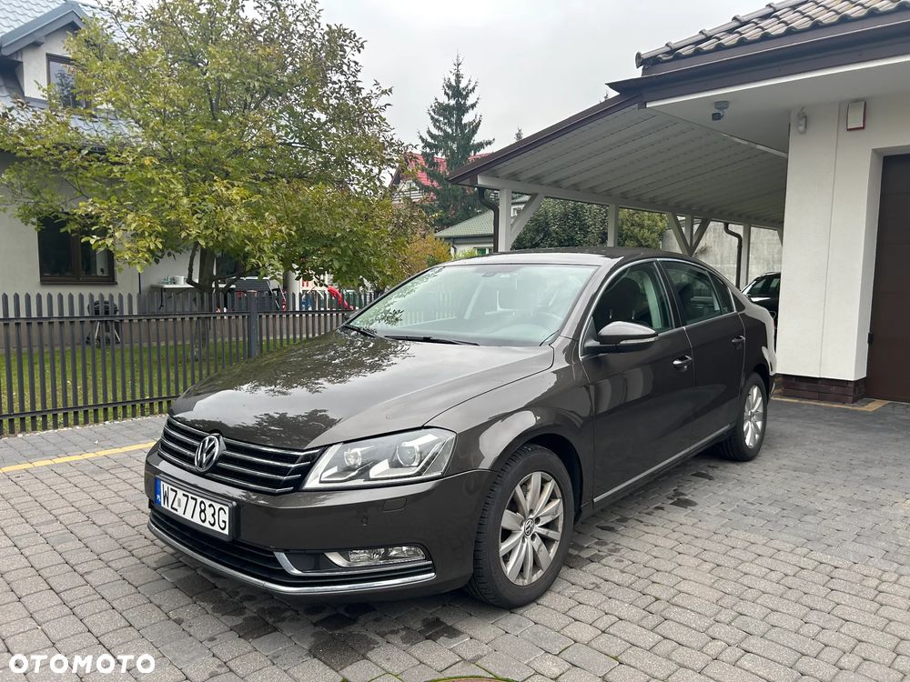 Volkswagen Passat - 1