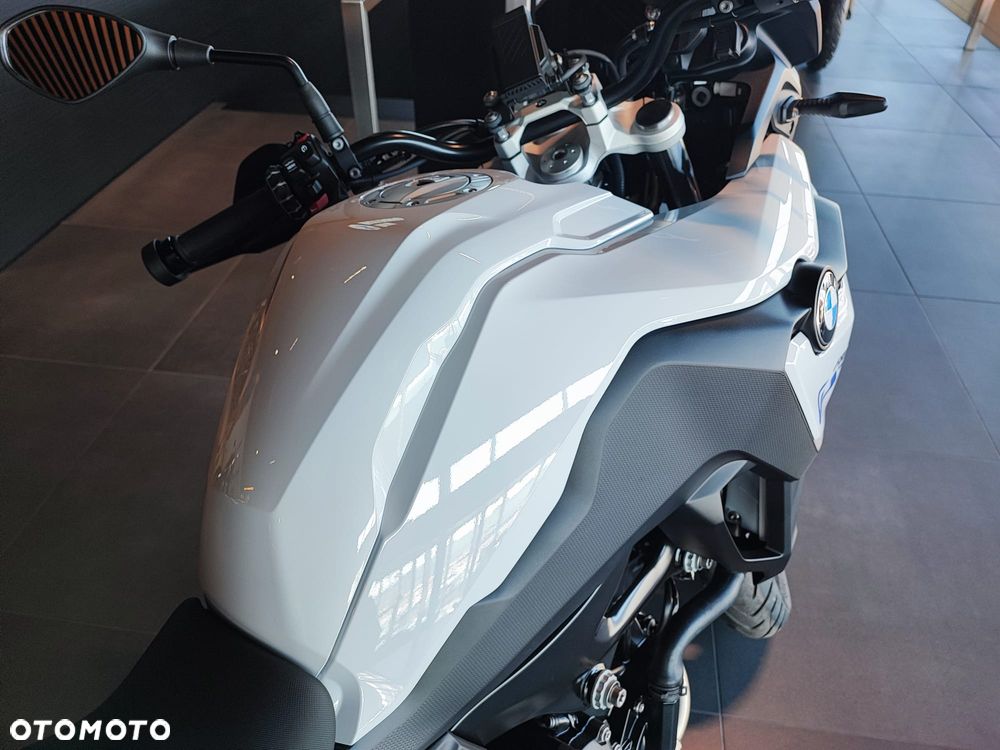 BMW F - 15