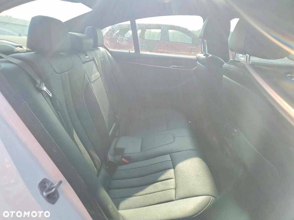 BMW Seria 5 530i xDrive Luxury Line - 11