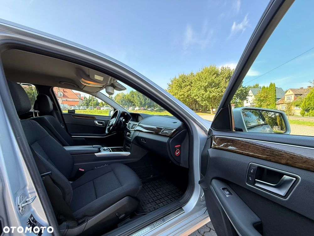 Mercedes-Benz Klasa E 220 BlueTEC 7G-TRONIC Elegance - 24
