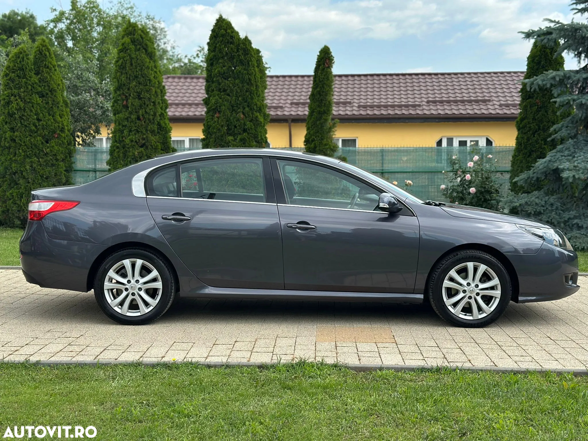 Renault Latitude 2.0 dCi Luxury - 22