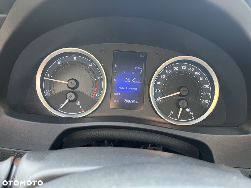 Toyota Corolla - 12