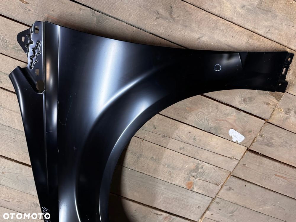 BŁOTNIK LEWY PRZÓD CHRYSLER	VOYAGER	2008-2016 POLCAR 242201 - 4