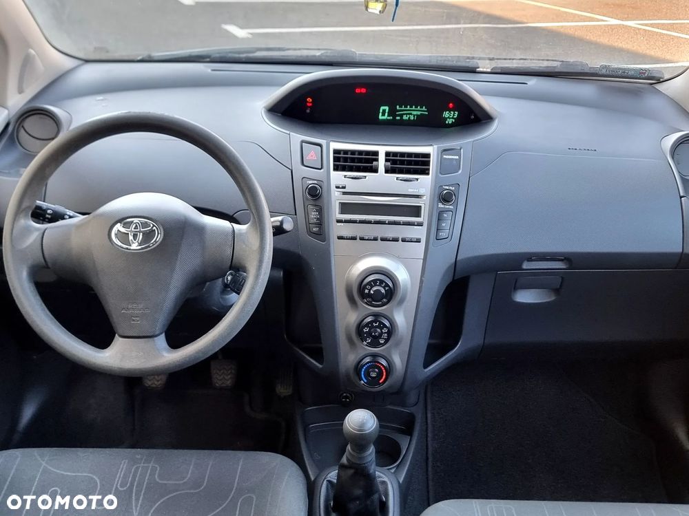 Toyota Yaris 1.0 Entry - 5