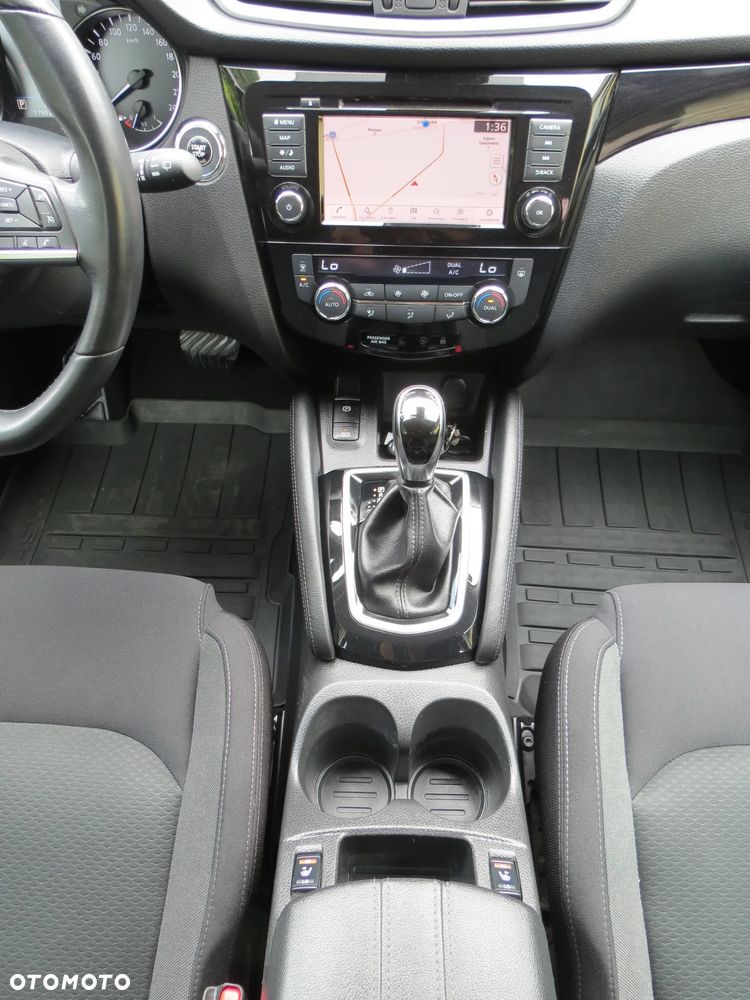 Nissan Qashqai 1.3 DIG-T DCT ZAMA - 24