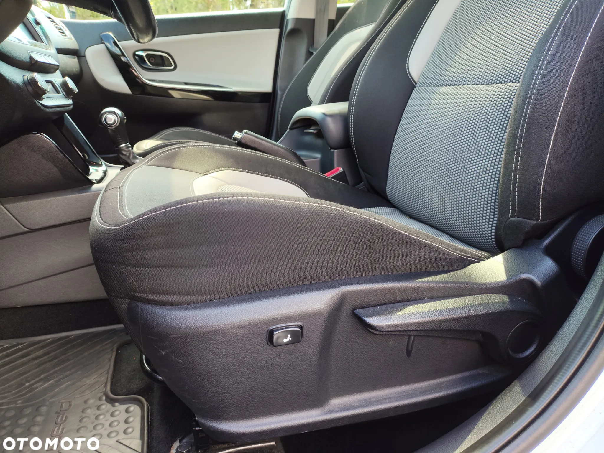 Kia Ceed 1.6 CRDi 128 Platinum Edition - 17
