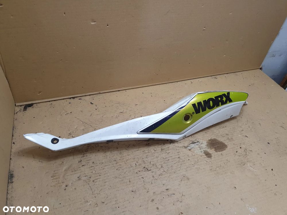 Suzuki GSX-R 750 (K8 K9 L0) Zadupek lewy owiewka 47211-37h - 3