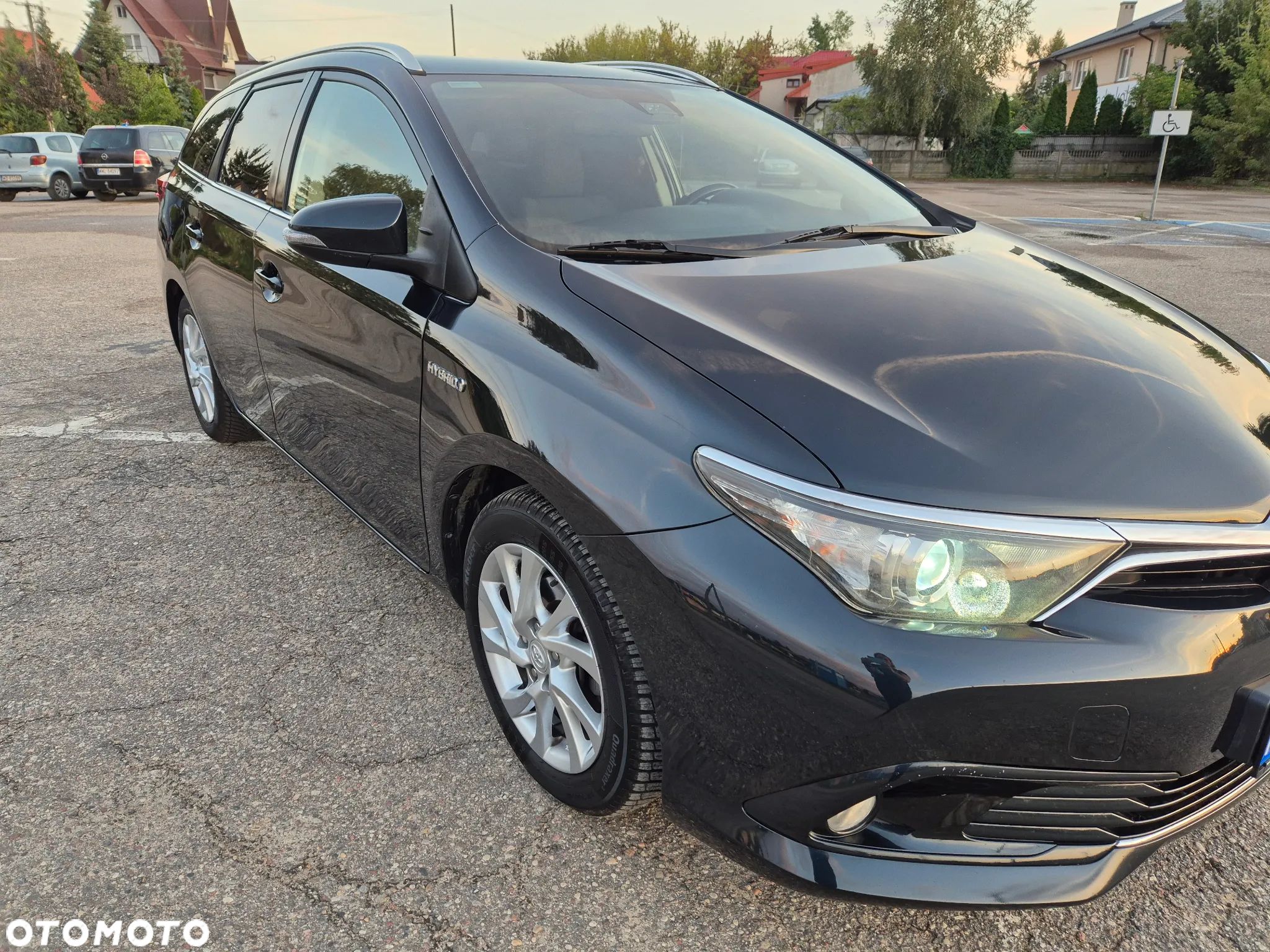 Toyota Auris 1.8 VVT-i Hybrid Automatik Cool - 1