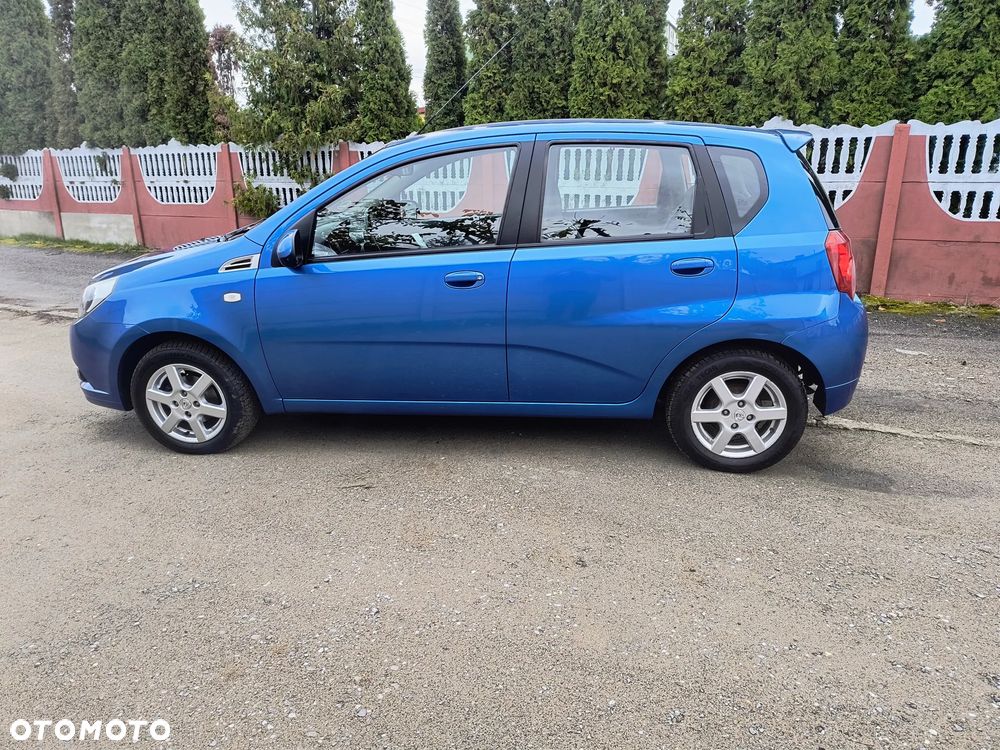 Chevrolet Aveo 2011 photo 3