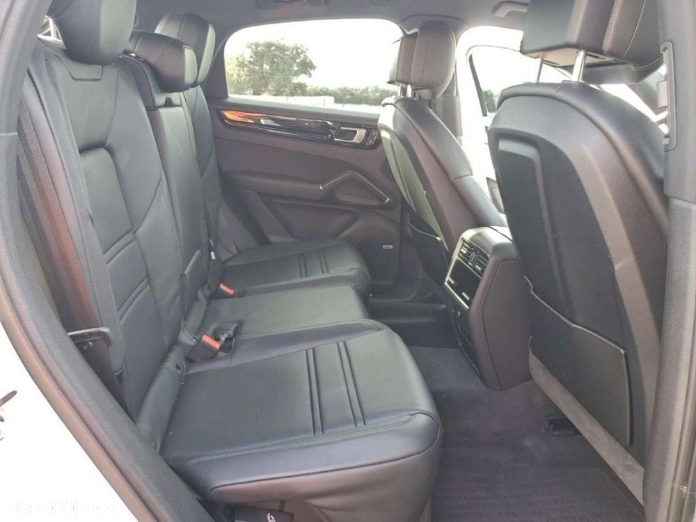 Porsche Cayenne - 12