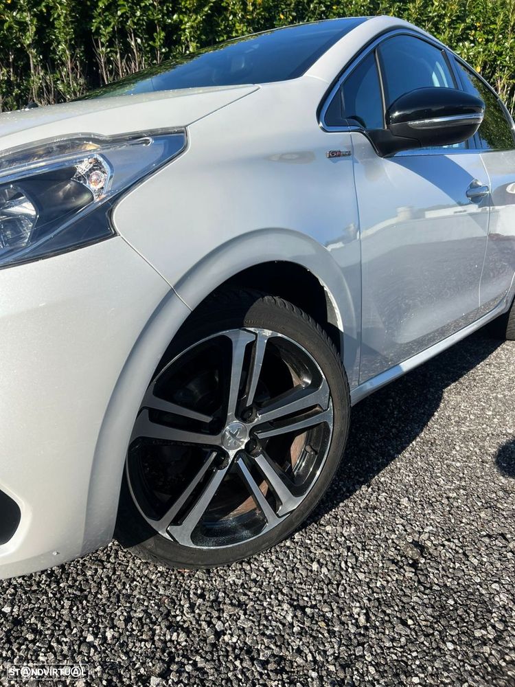 Peugeot 208 1.2 PureTech GT Line - 21