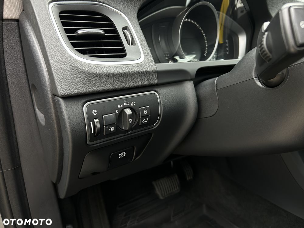 Volvo V40 Cross Country D3 Geartronic Momentum - 19