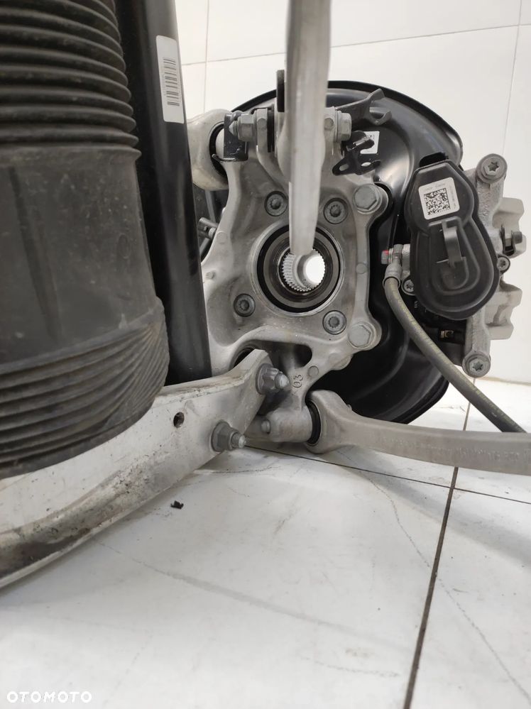 ZWROTNICA WAHACZE AMORTYZATOR PODUSZKA LEWY TYŁ #3 AUDI Q8 ETRON QUATTRO - 6