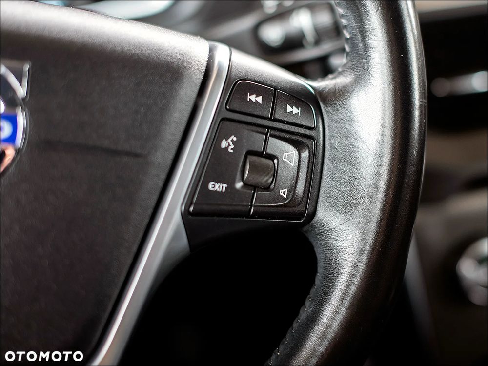 Volvo V40 Cross Country - 18