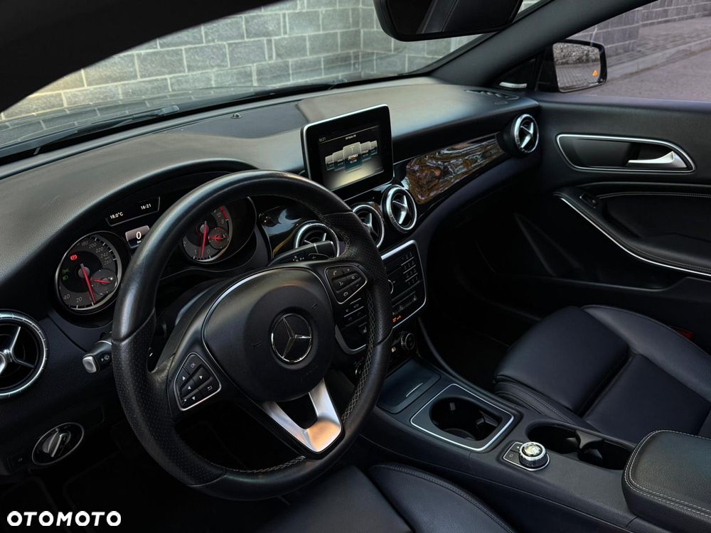 Mercedes-Benz CLA 250 4-Matic AMG Line - 6