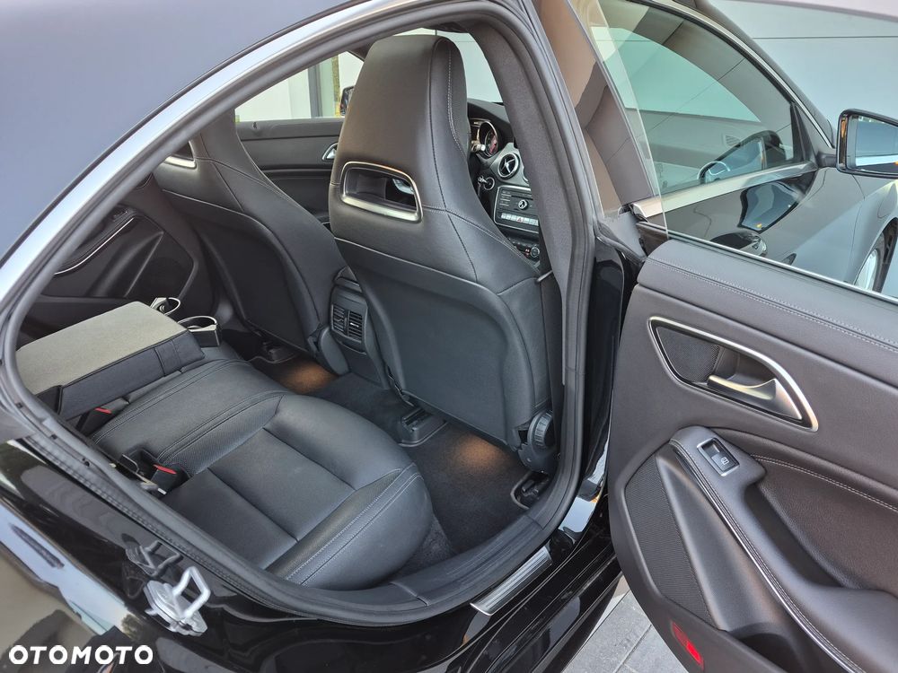 Mercedes-Benz CLA 250 4Matic 7G-DCT - 16