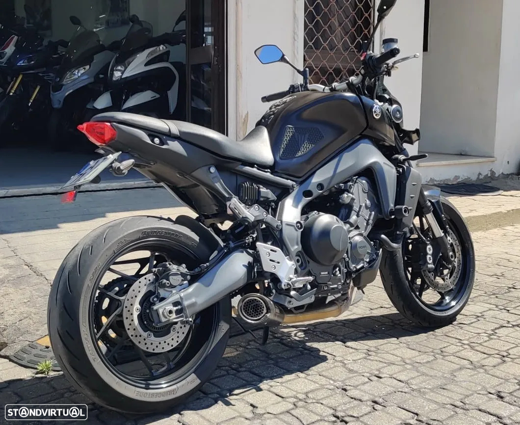 Yamaha MT-09 - 10