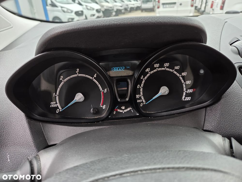 Ford Transit Courier - 16