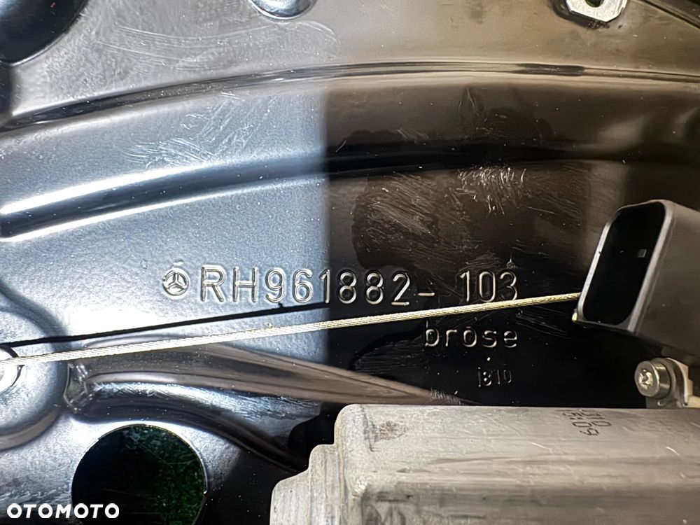 SZYBA TYŁ PRAWA W RAZ Z PODNOŚNIKIEM A2076700203 MERCEDES E KLASA W207 - 4