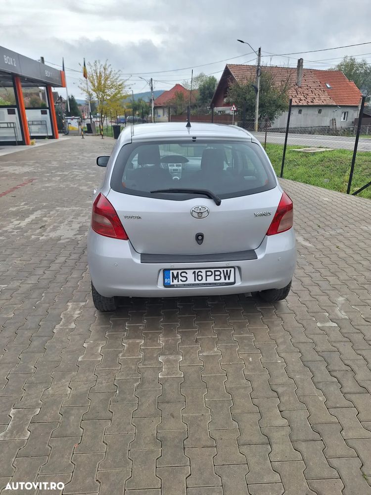 Toyota Yaris 1.3 Aut Sol - 4