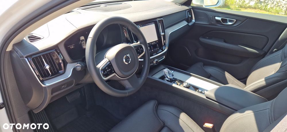 Volvo V60 Cross Country - 36