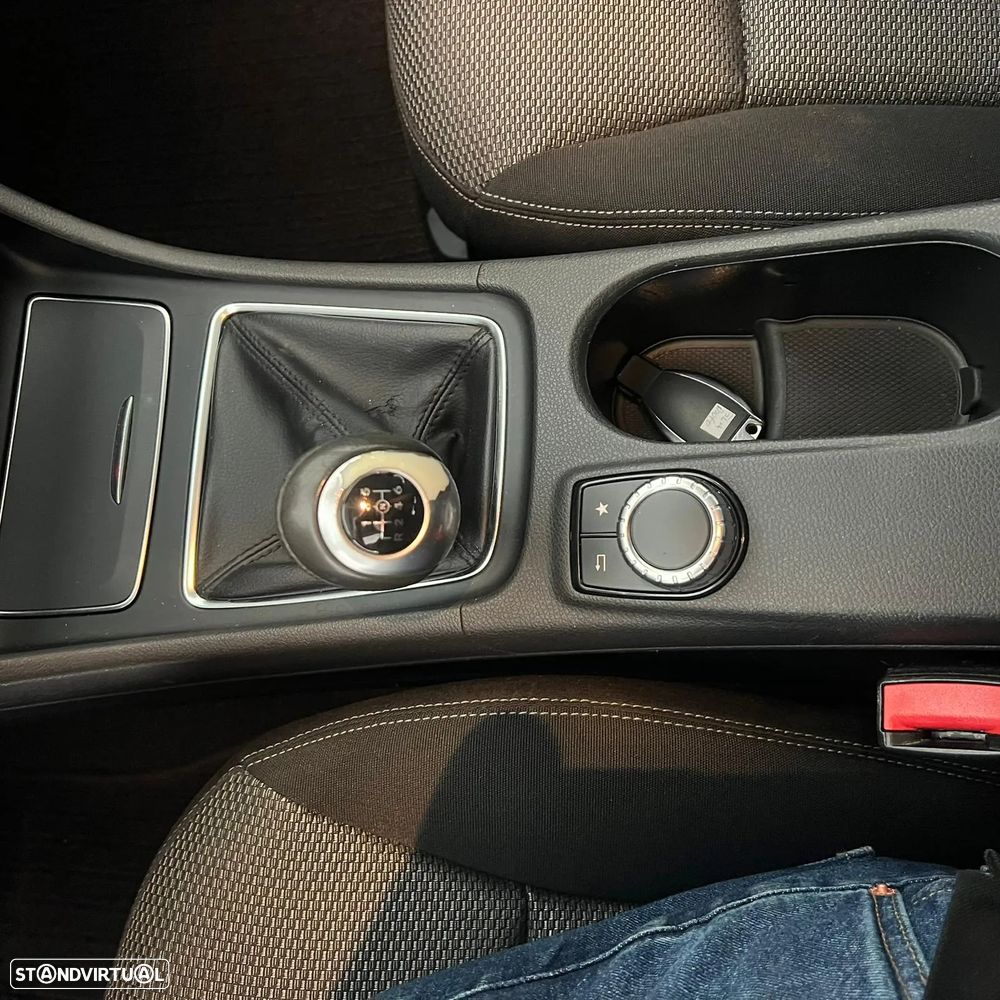 Mercedes-Benz GLA 180 d - 12