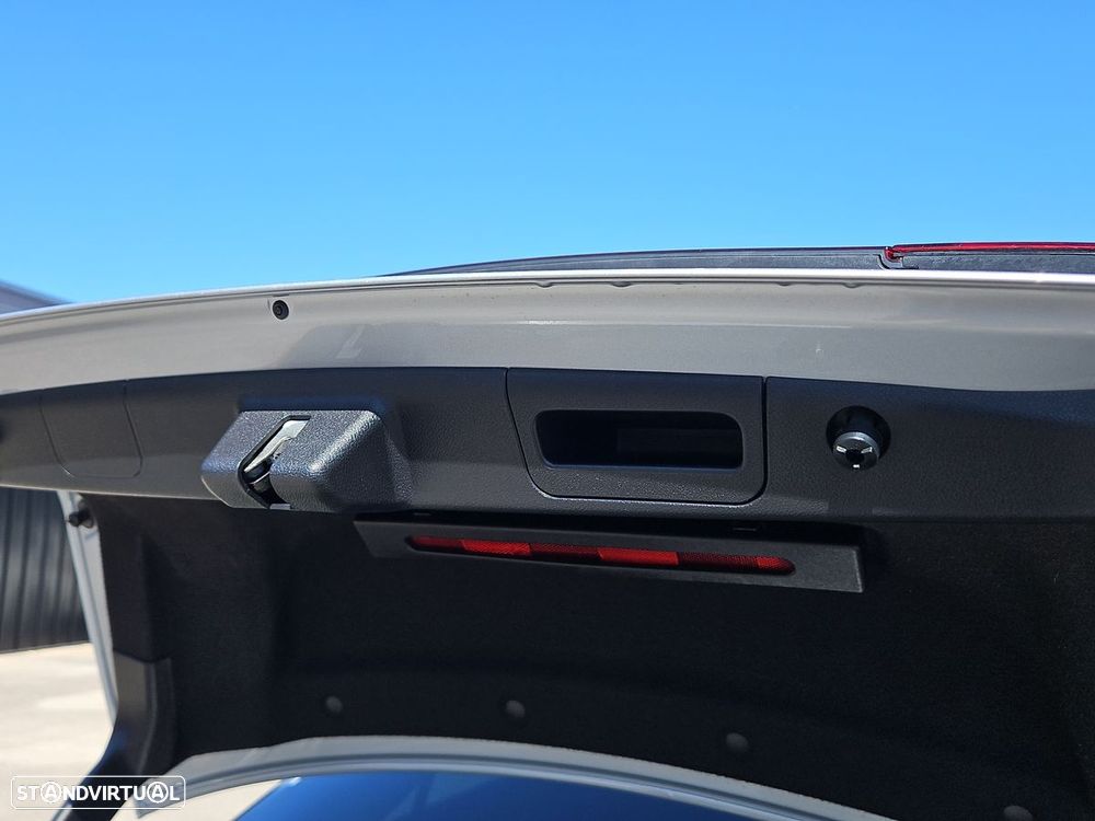 Mercedes-Benz E 300 e - 20