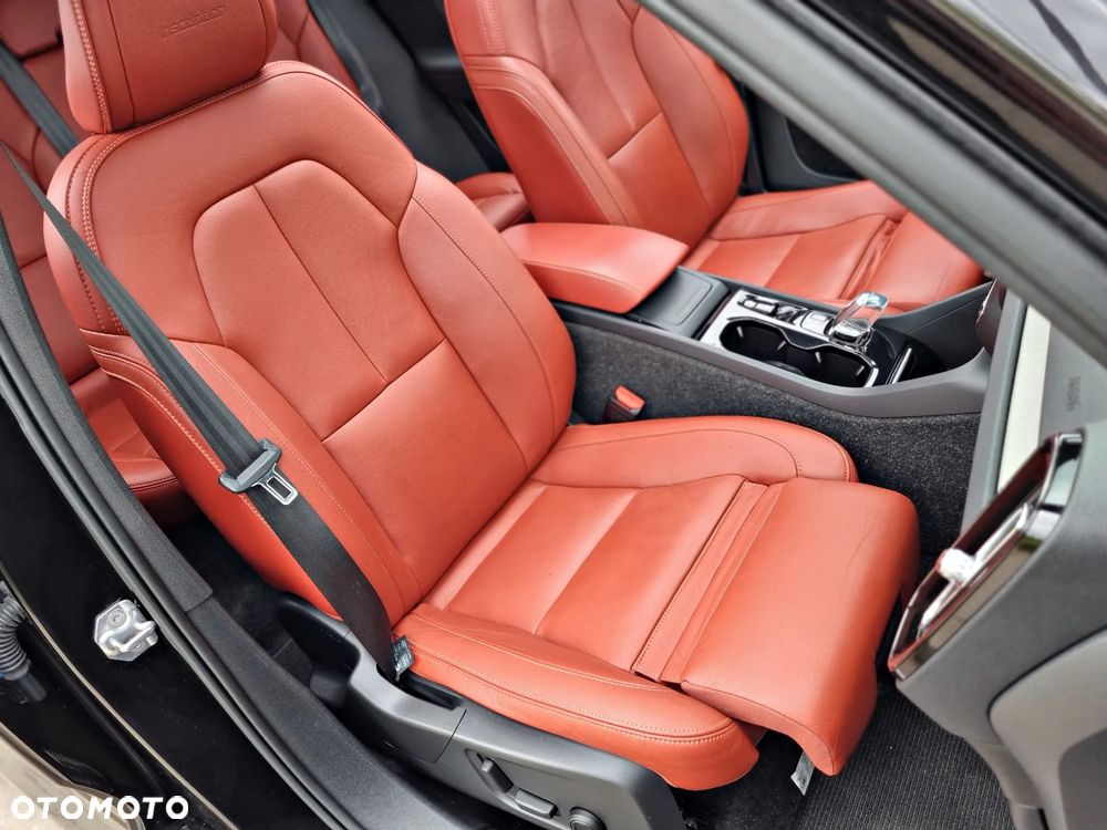 Volvo XC 40 D4 AWD Geartronic Inscription - 24