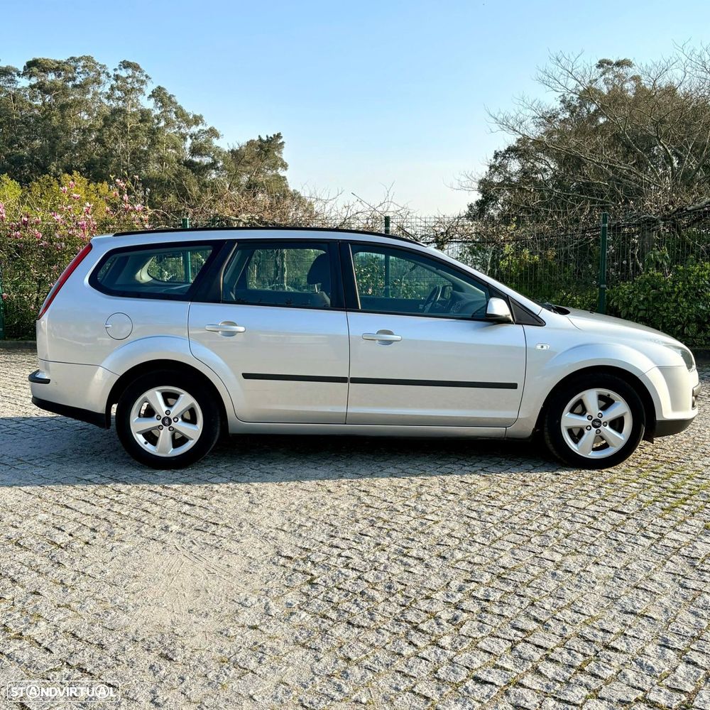 Ford Focus 1.4 16V S - 12