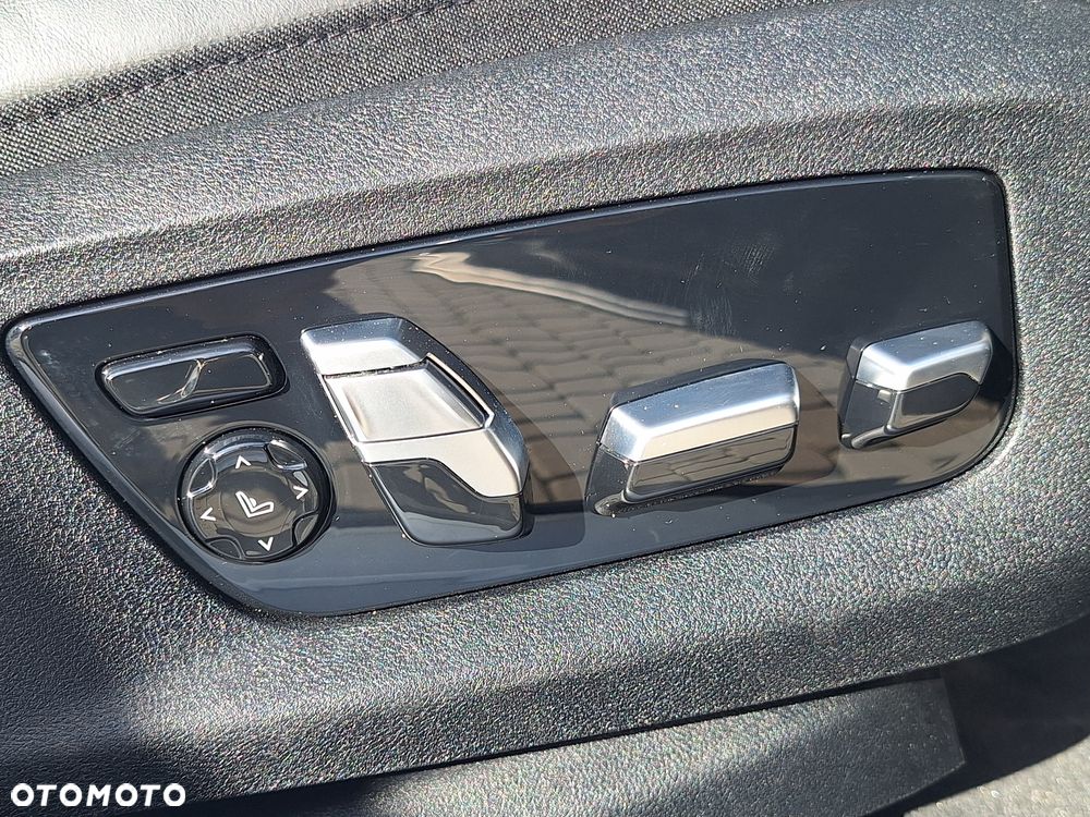 BMW Seria 7 750Li xDrive - 12