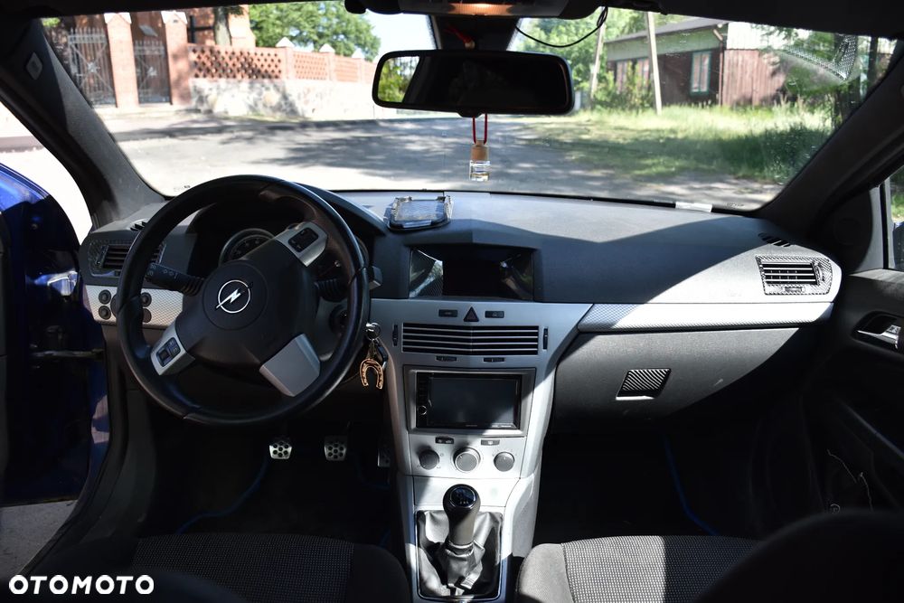 Opel Astra 2.0 T Sport - 11