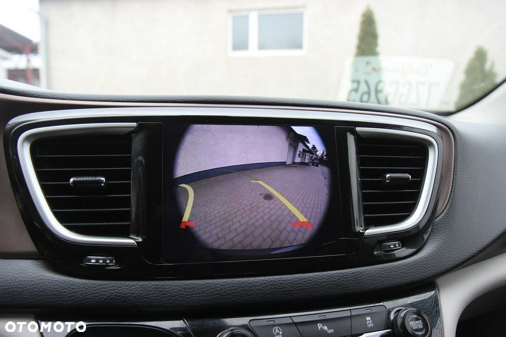 Chrysler Pacifica - 38