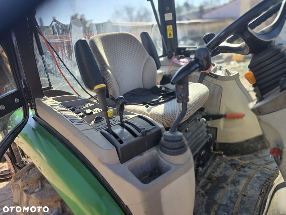 John Deere 3045R - 11