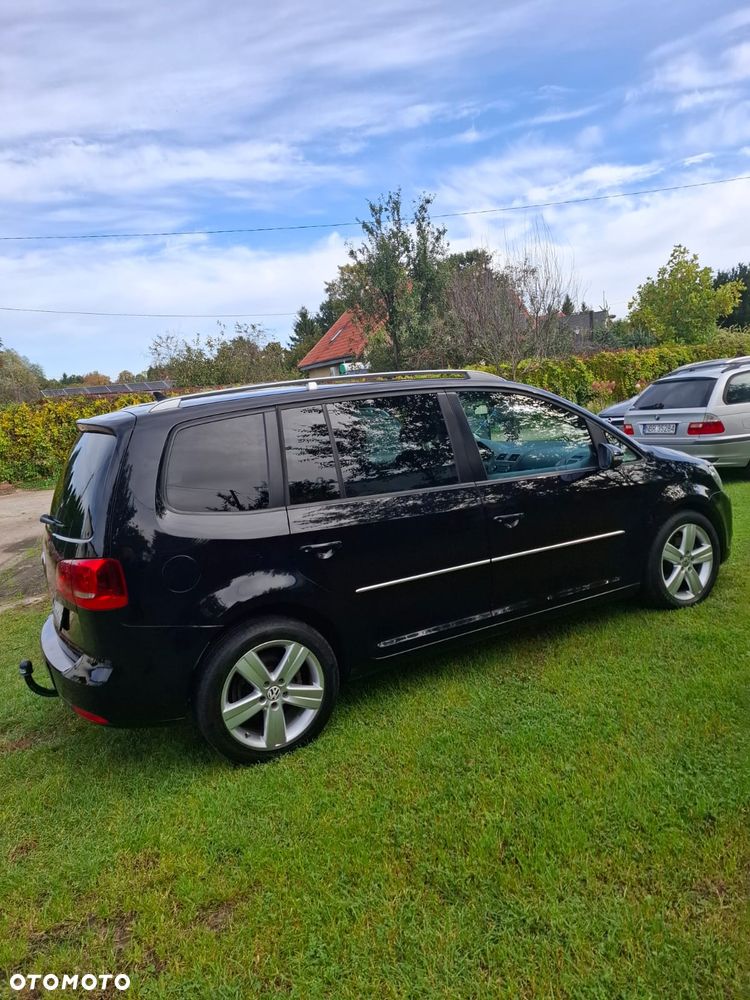 Volkswagen Touran - 11