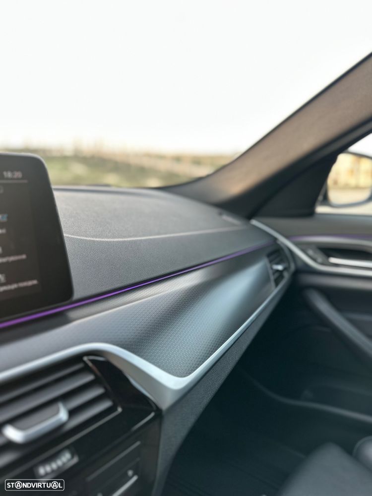 BMW 530 e Pack Desportivo M - 13