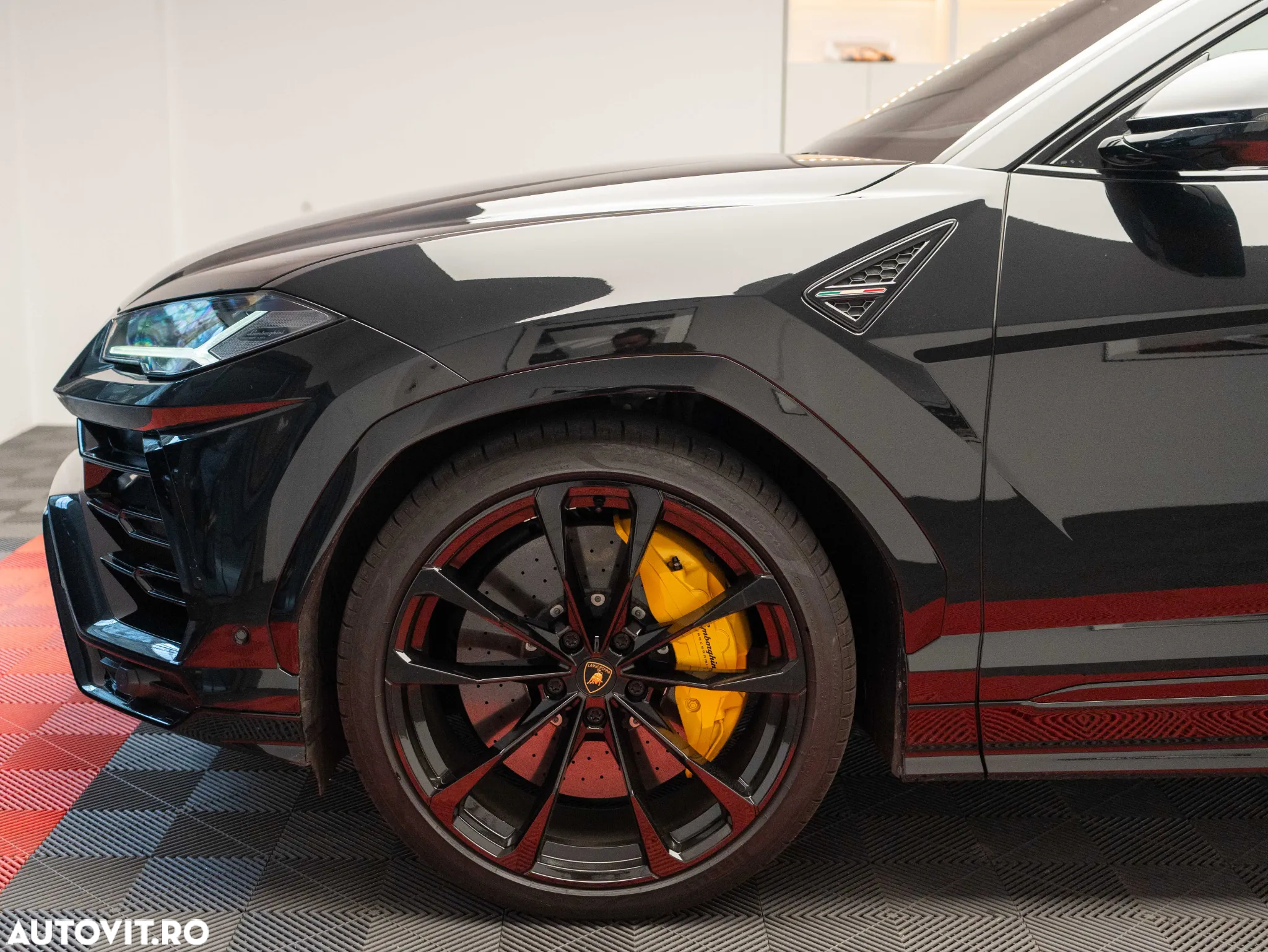 Lamborghini URUS Standard - 7