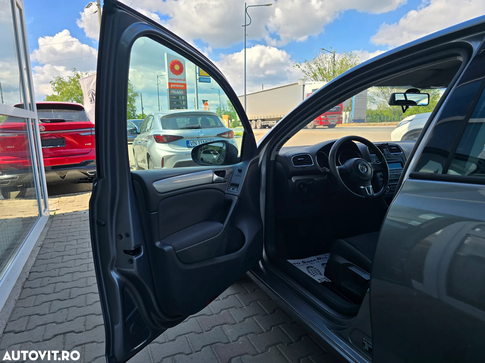 Volkswagen Golf - 16
