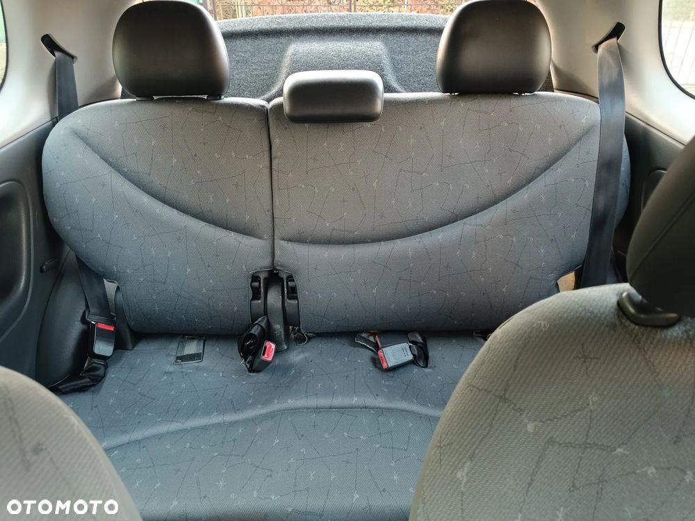 Toyota Yaris 1.0 Base - 6